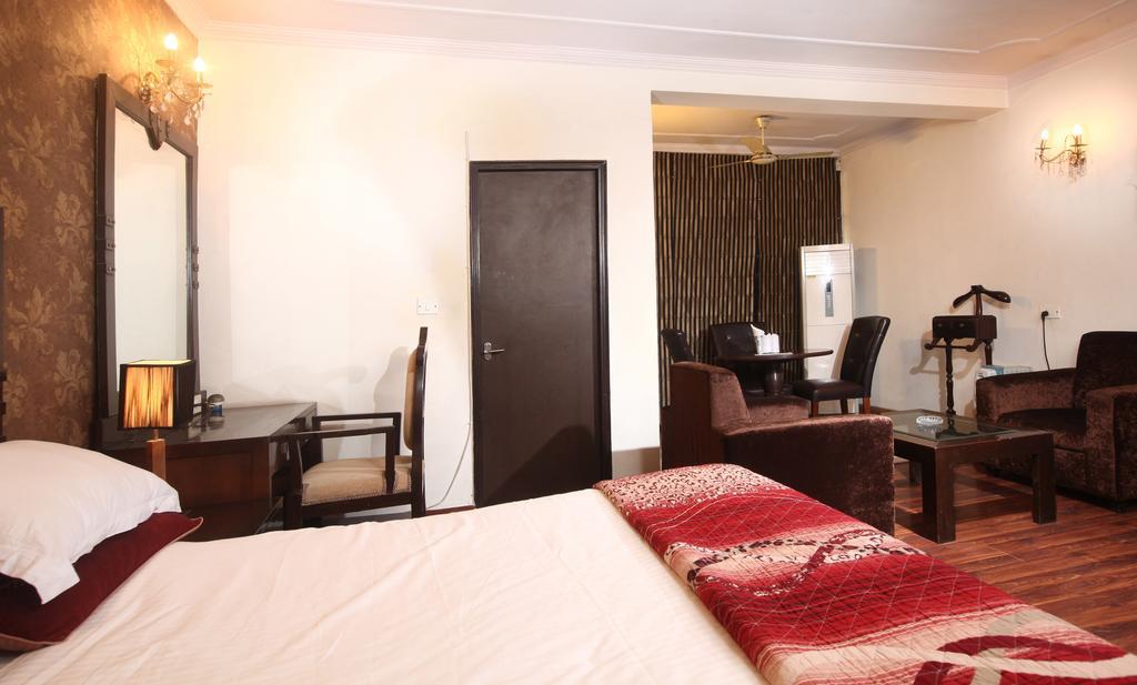 Oyo 358 Sarojini Nagar Hotel New Delhi Bagian luar foto