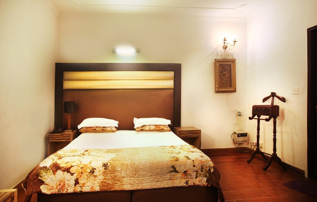 Oyo 358 Sarojini Nagar Hotel New Delhi Ruang foto