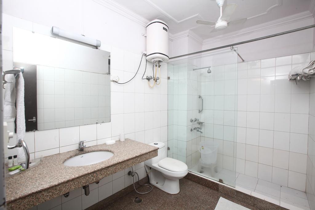 Oyo 358 Sarojini Nagar Hotel New Delhi Bagian luar foto