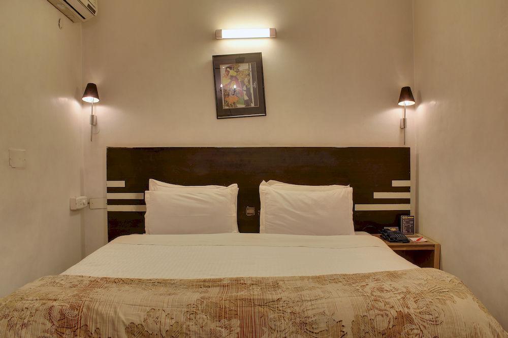 Oyo 358 Sarojini Nagar Hotel New Delhi Bagian luar foto