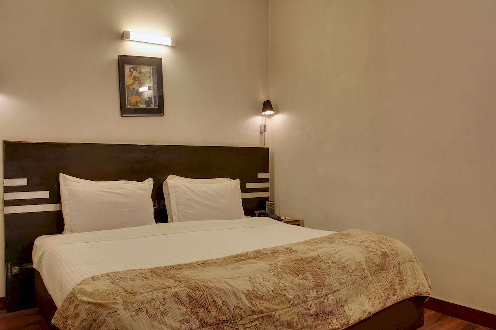 Oyo 358 Sarojini Nagar Hotel New Delhi Bagian luar foto