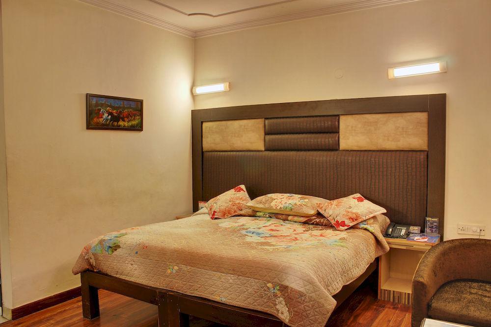 Oyo 358 Sarojini Nagar Hotel New Delhi Bagian luar foto