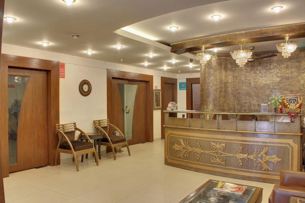 Oyo 358 Sarojini Nagar Hotel New Delhi Bagian luar foto