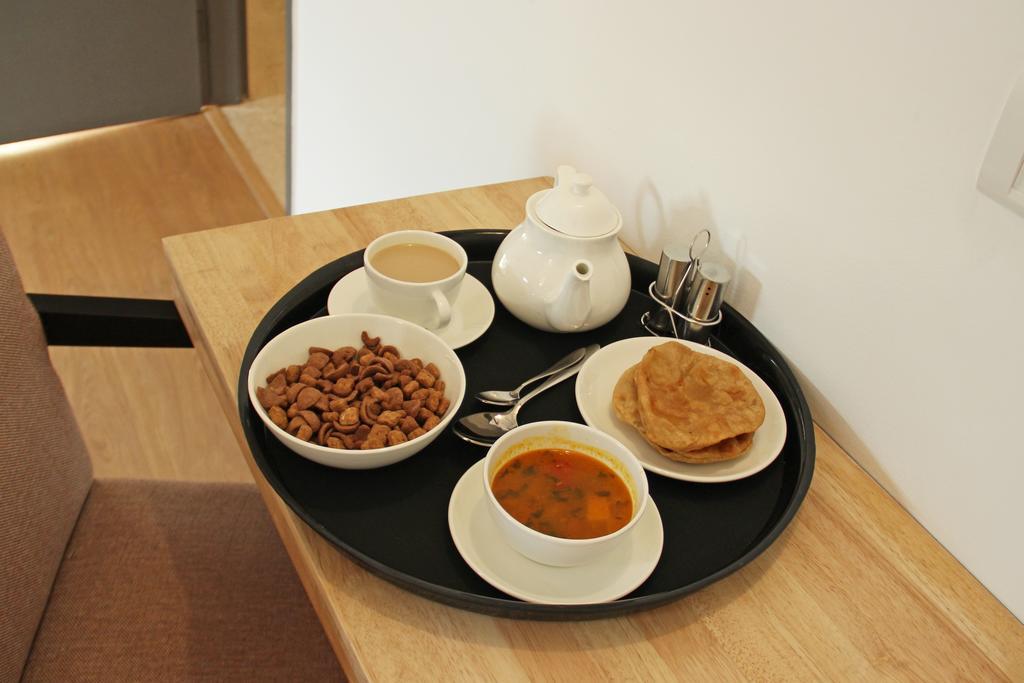 Oyo 358 Sarojini Nagar Hotel New Delhi Bagian luar foto