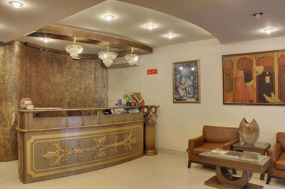 Oyo 358 Sarojini Nagar Hotel New Delhi Bagian luar foto